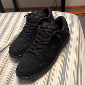 Nike dunk low undefeated